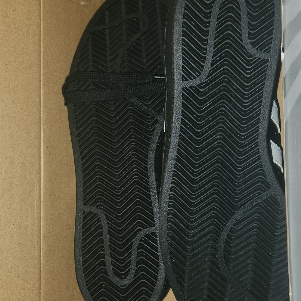 Mens Adidas Superstar Shoes. - Picture 2 of 6